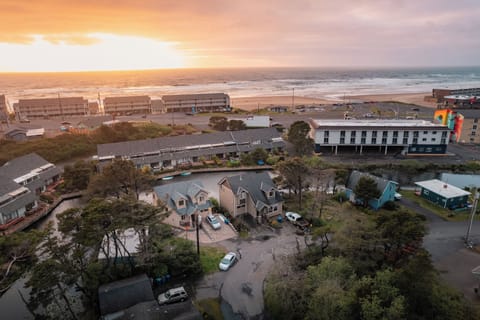 Tucked away in a quiet neighborhood but minutes from the action of Lincoln City!