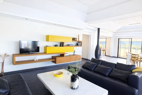 Luxurious waterfront T4 duplex - Sea view & Jacuzzi - 801 Apartment in Propriano