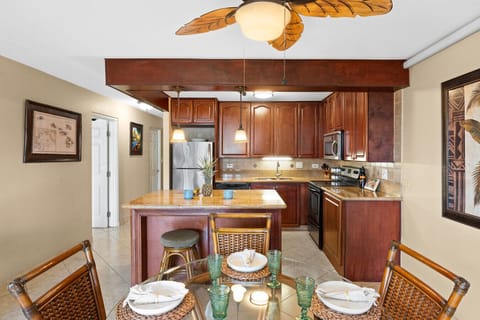 Full Kitchen with dining area