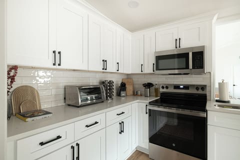 Complete with modern appliances, cookware, for all your cooking creations.