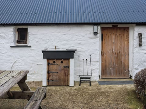 Exterior | Maids Cottage - Garn Madoc Holidays, Fishguard