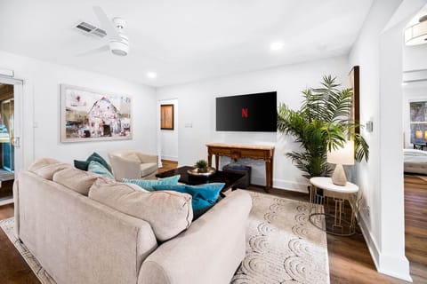 Group Retreat | Hot Tub • Game Room • Walk to Main House in Johnson City