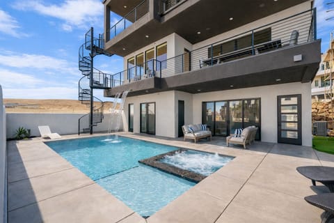 Private Pool, 2 Hot Tubs, Waterfall Feature