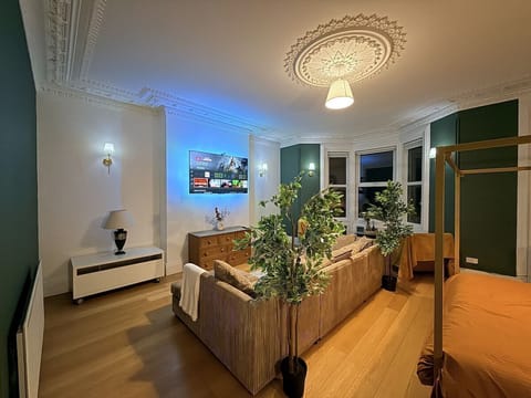 Living Room / Lounge