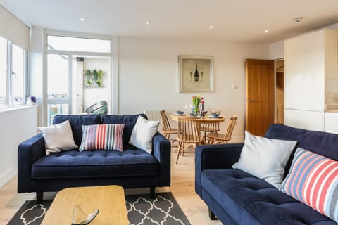 Living Room / Lounge