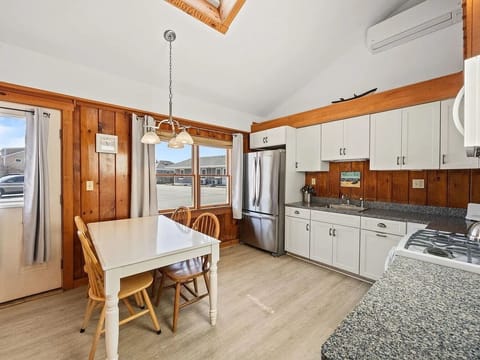 Eat in kitchen with full sized appliances and granite counters