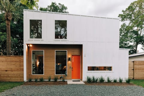 Exterior front of the home- Look out for the orange door of The Pearl!