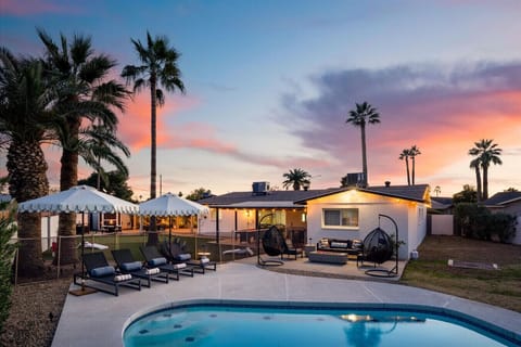 Backyard Oasis | Poolside Evenings & Sunset Skies