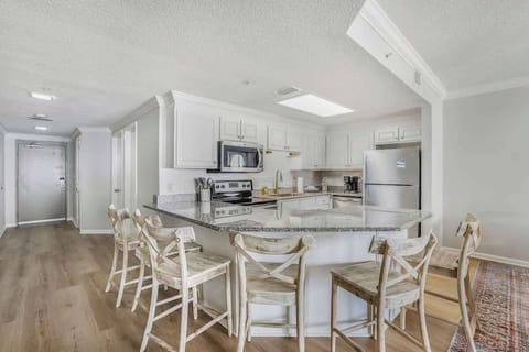 Fully equipped kitchen with bar seating
