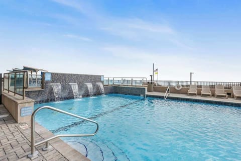 Phoenix X Gulf-front pool