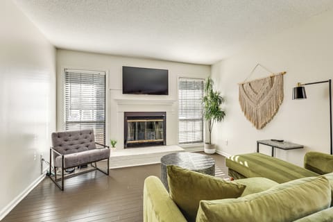 Wilmington Vacation Rental | 2BA | 2BR | 1,000 Sq Ft | 4 Steps Required
