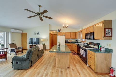 Kitchen | Main Level