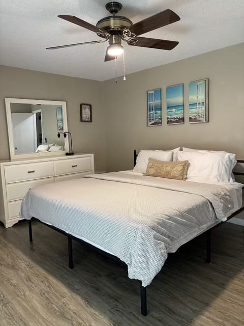 Casa Serena Billiard/BBQ Home in heart of Tampa House in Egypt Lake-Leto