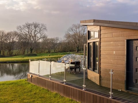 Lake View Spa
