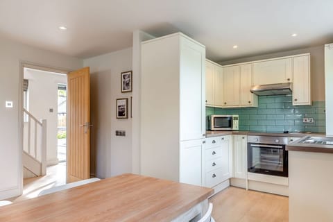 Summerleaze Garden Cottage 3 Spa