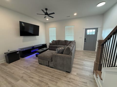 Modern Downtown Getaway House in North Augusta