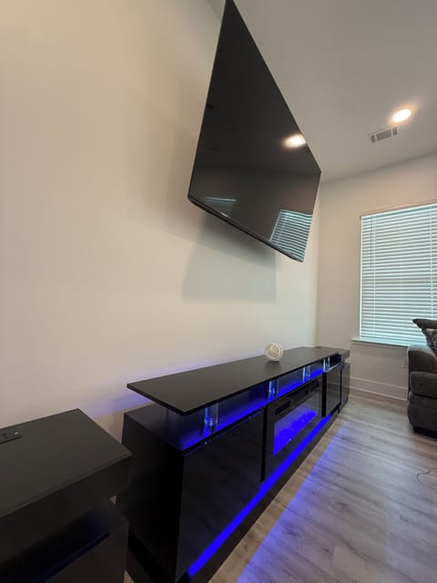 Modern Downtown Getaway House in North Augusta