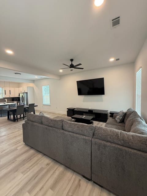 Modern Downtown Getaway House in North Augusta