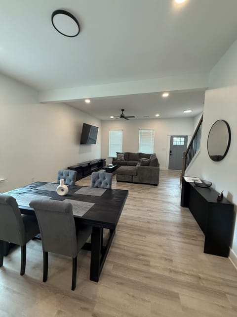 Modern Downtown Getaway House in North Augusta