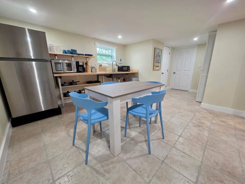 Open dining and kitchenette area makes vacation meals easy and convenient. 