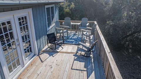 Bask in the sunshine, sip your morning coffee, or toast the sunset—our deck is the perfect spot for all your vacation vibes.