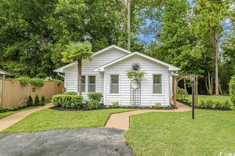 Front view. Enter to the right or left. Parking for two vehicles