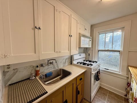 Well stocked kitchen with all your cooking and backing needs!