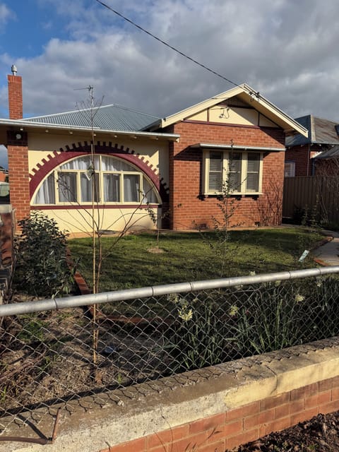 Front of cottage 