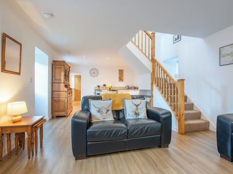 Building, Apartment, City, Residential Area, Architecture, Neighbourhood, Condominium, Metropolitan Area, Balcony