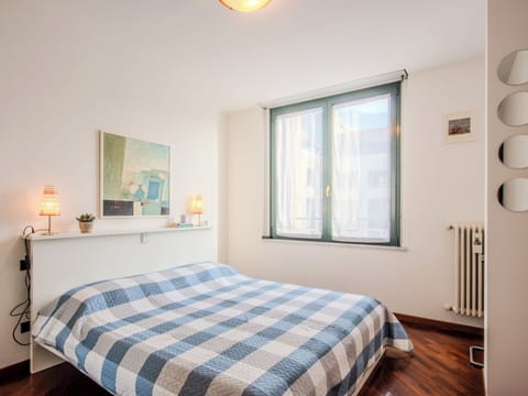 Interior Design, Furniture, Bed, Bedroom, Wall, Flooring, Floor, Wood, Bed Sheet, Room