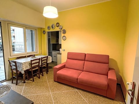 Apartment, Condominium, Residential Area, Urban Design, Mixed-Use, Commercial Building, Balcony, Hotel, Shade