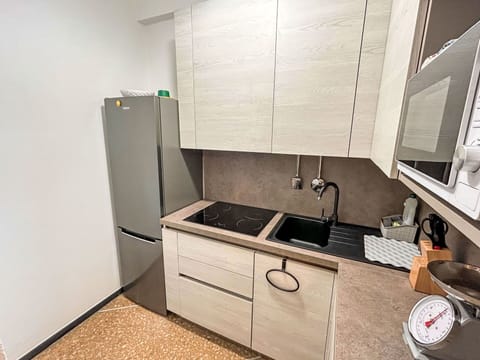 Apartment, Condominium, Residential Area, Urban Design, Mixed-Use, Commercial Building, Balcony, Hotel, Shade