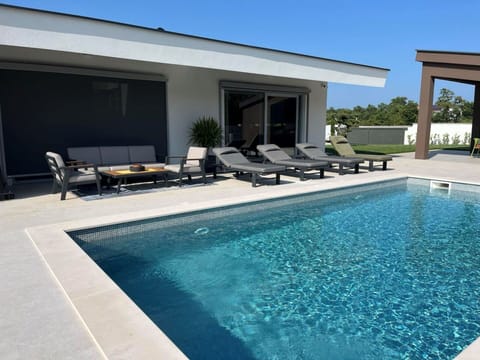 Swimming Pool, Home, Residential Area, Composite Material, Estate, Resort, Concrete, Outdoor Furniture, Shade, Villa