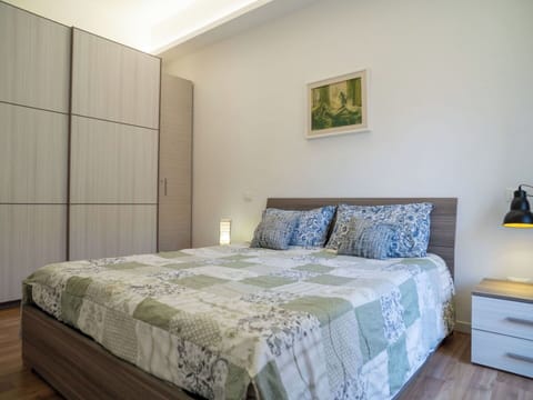 Furniture, Bed, Interior Design, Bedroom, Wall, Flooring, Floor, Bedding, Wood, Bed Sheet