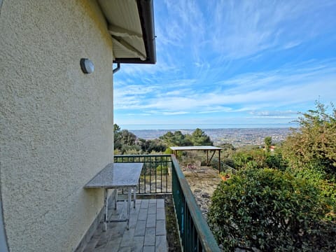 Balcony / Terrace / Patio
