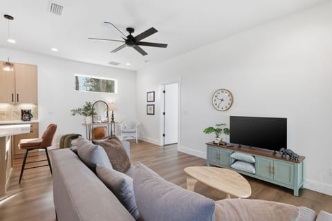 Furniture, Indoors, Living Room, Screen, Table