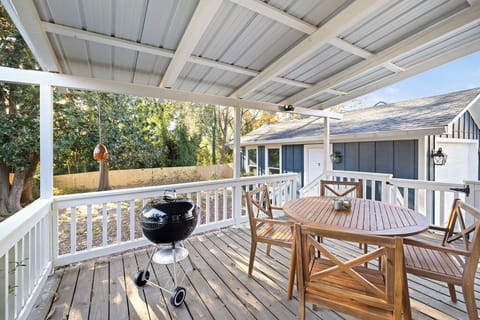 Outdoor for relaxing and chatting with family, friends, or team.