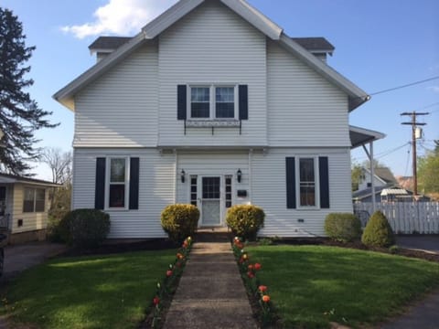 Welcome to The Cumorah Carriage  House