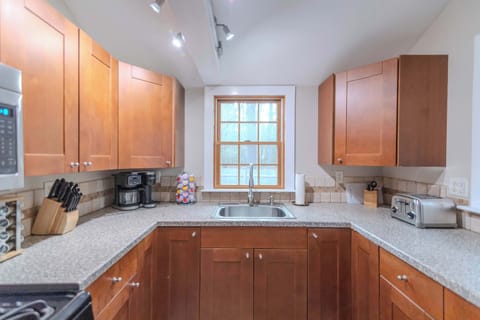 Updated kitchen with everything needed to make a great meal!