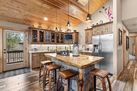 Bar and entertaining area at The Masters Lodge