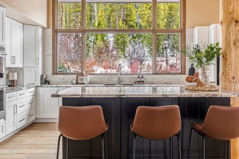 A sweeping picture window brings the outdoors in, giving the island the best view in the house