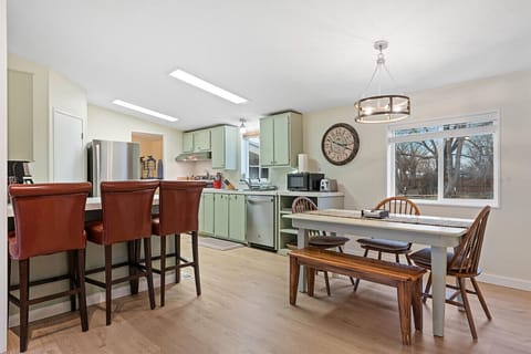 Light and bright kitchen with ample seating!