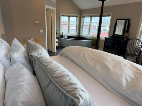 King Bedroom-Upstairs
