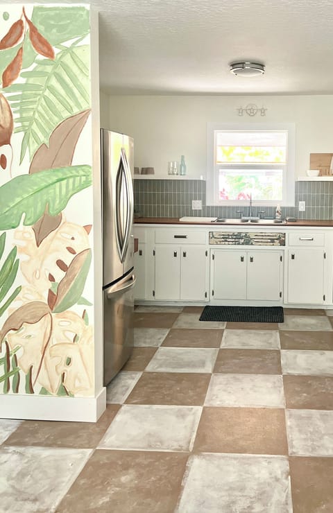 Kitchenette - Fridge, sink, Toaster oven, cooktop, pans, microwave, utensils
