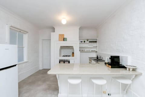 Quaint Cottage Kitchen with Breakfast Bar