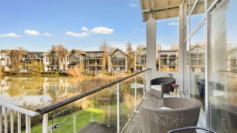 Bryony Lake House is a spacious family retreat overlooking Howells Mere.