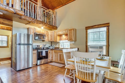 Kitchen | Main Level