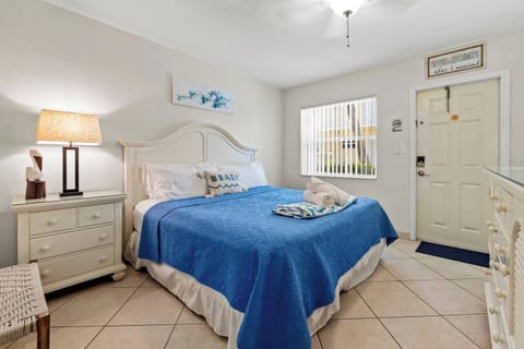 Perfect little studio for two right on the beach