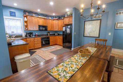 Main Level | Dining | Kitchen