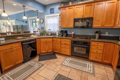 Main Level | Kitchen